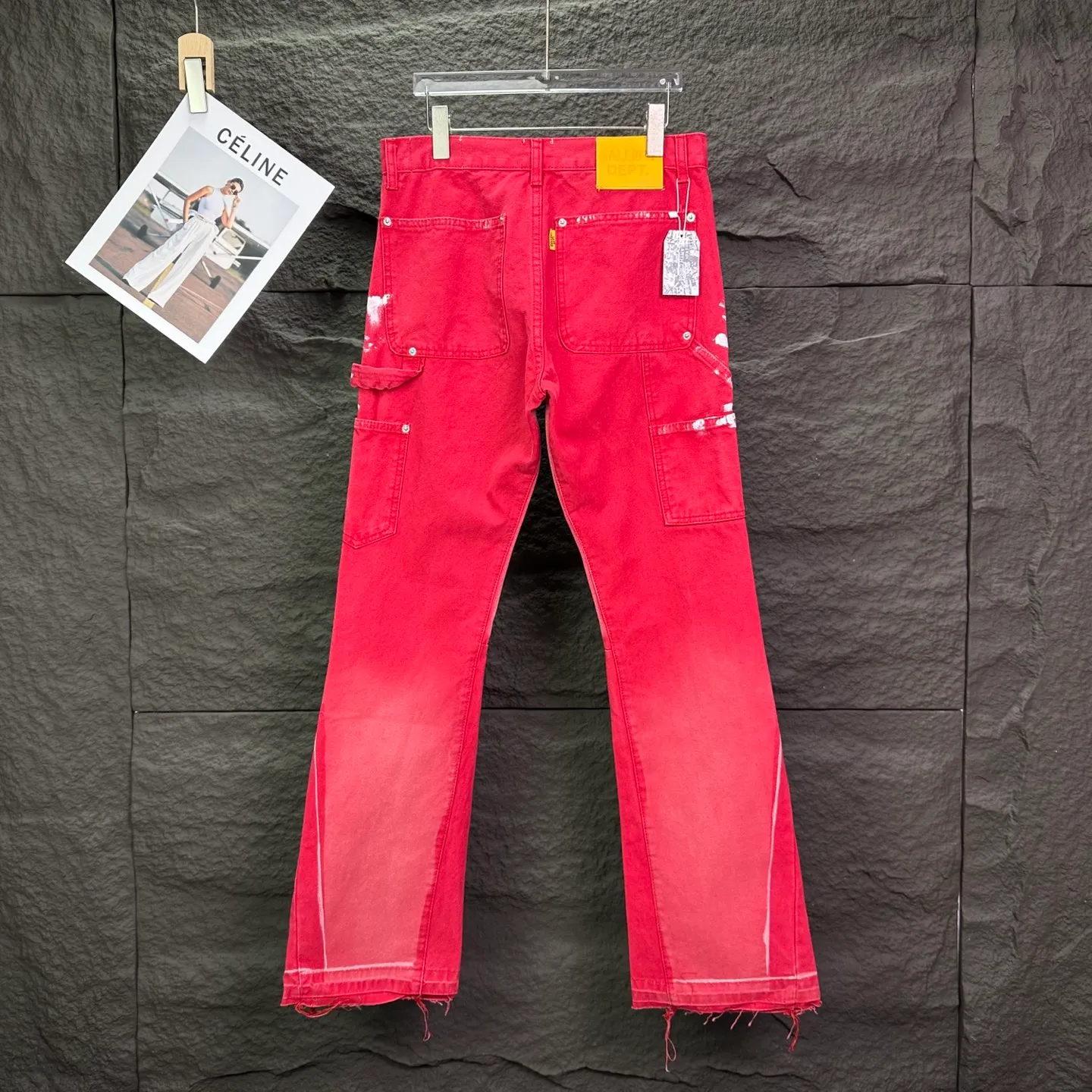 P280 GALLERY DEPT. 2025 new style splash-ink hand-painted splicing couple style bootcut loose jeans 🔥High version🔥High version🔥Top ceiling quality Styles with different washed textures are very friendly to people with thin legs and thick legs. The bootcut and loose version is very flattering to the leg shape. Moderate length that never goes out of style, easy to match with casually, basic styling for various styles, a must-have in the wardrobe! The fabric is stiff but also makes the upper body soft without losing texture. The washing process is even more perfect. It is a must-have item for everyone! ! ! Washed wheat, hang tag, pants label, three complete labels, color: red, size: 28, 30, 32, 34, 36 (five sizes)